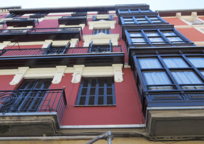 Restauración de fachada en la calle Gordóniz de Bilbao