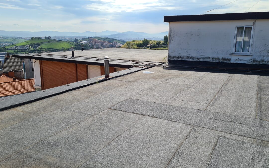 Rehabilitación energética de cubierta plana en Avda Minero nº44 de Gallarta.